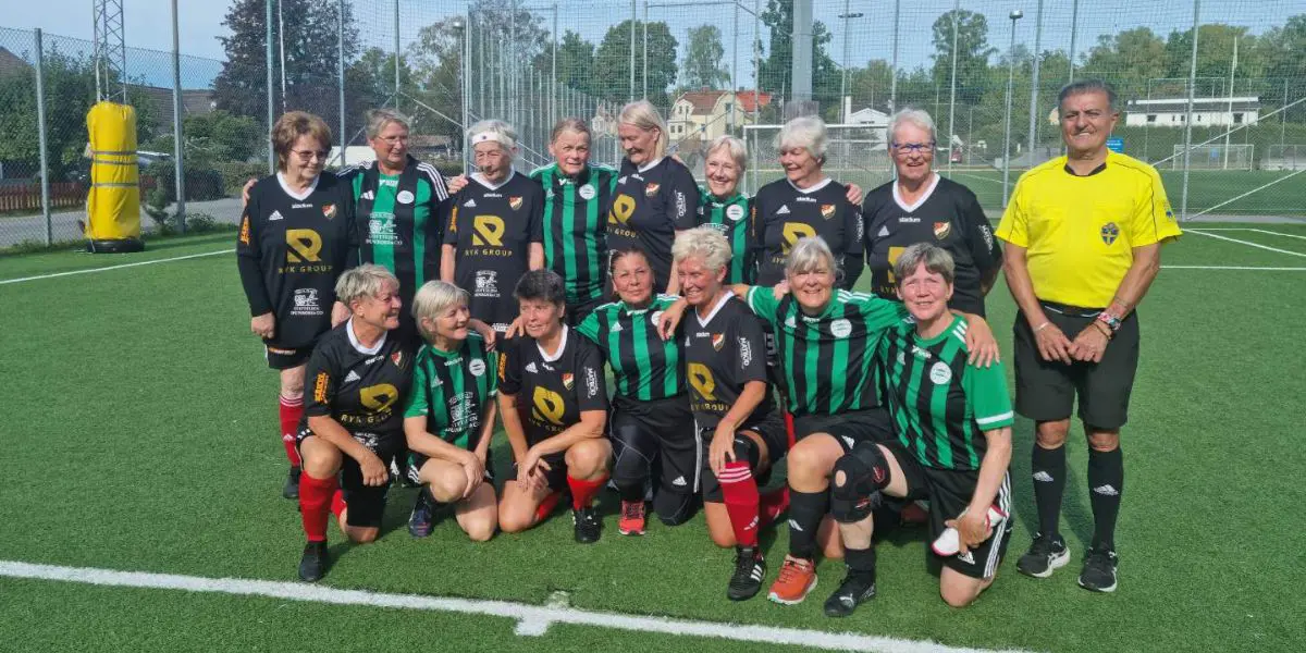 Lagbild tillsammans med Enskede IK efter seriefinalen.