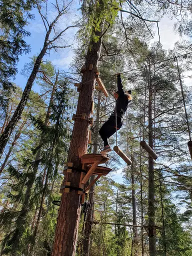 Lagaktivitet på Lidas höghöjdsbana.