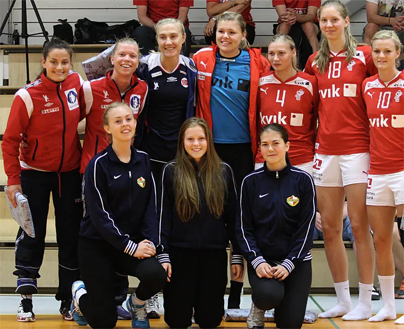 All Star Team från SOC. Prisutdelare var Rosers-spelarna Kajsa W-E, Anny L och Emilia H. Foto: Sport Pictures Stockholm