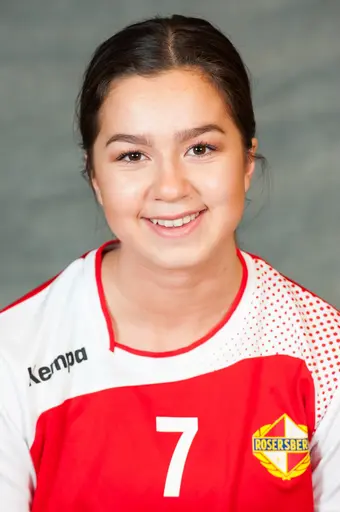 Flo Pérez Skogsborg och Emilia Holmström, va effektiva när Rosers besegrade Tillberga IK med 32-8. Foto: Anders Lundgren.