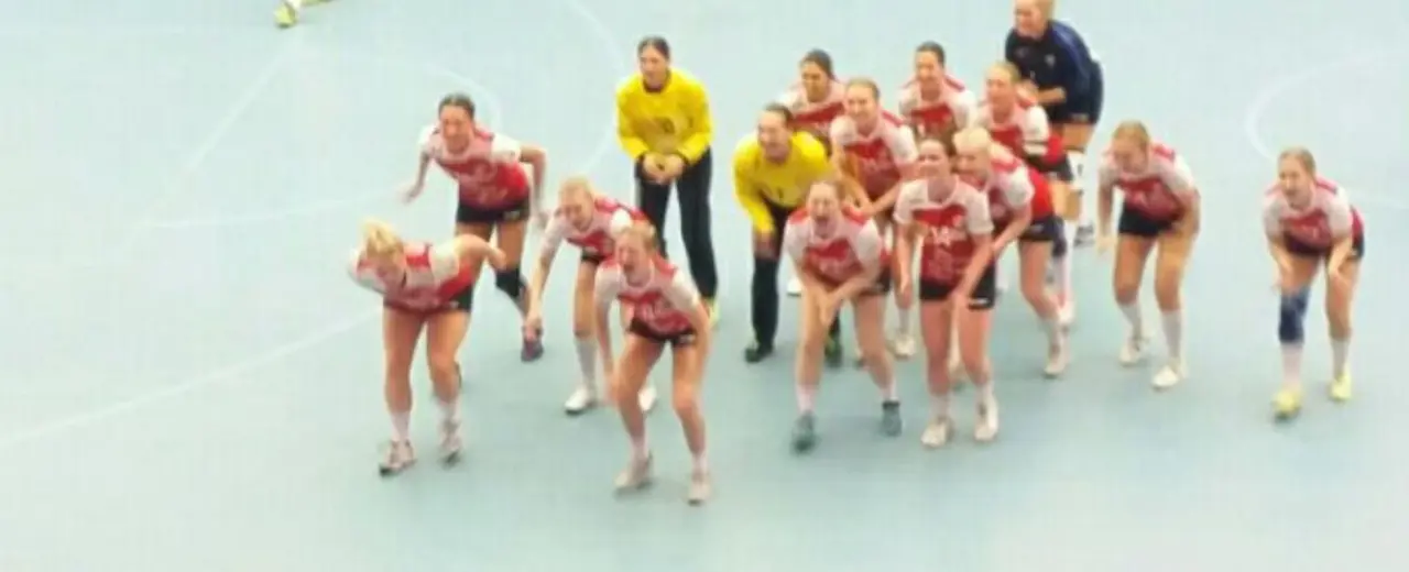 Segervulkan, Rosers Damjuniorer till USM-semi!