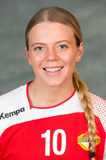 De båda M6-spelarna Jonna Lindgren & Emilia Holmström bjuder på energi i söndagens match mot Uppsala HK. Foto: Donald Swahn