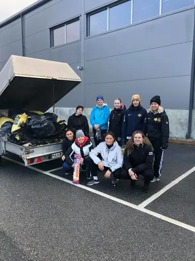 Några bilder från städningen som utfördes av Rosers damlag.