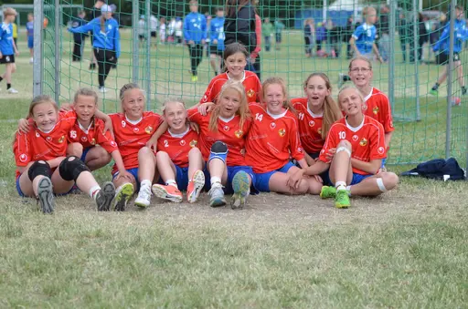Flickor 02 glada trots förlust/Fanny F01 mot tufft försvar/Julia F00 på genombrott