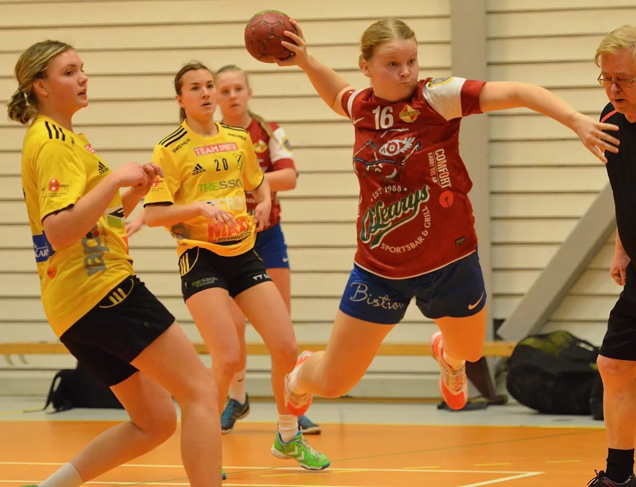 Lagkpaten Julia Huusko Smeds är en av månnga Rosersspelare som spelar på söndag i Rosershallen.