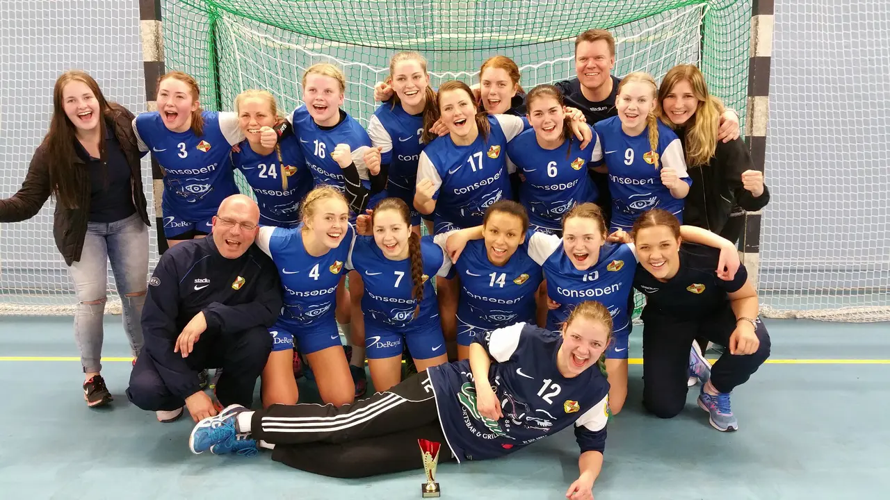 På lördagen säkrade detta goda handbollslag DM-guldet efter ha besegrat Rimbo HK i gruppfinalen med 16-6. Grattis, RIK. Foto: Thorleif Sigurjonsson.
