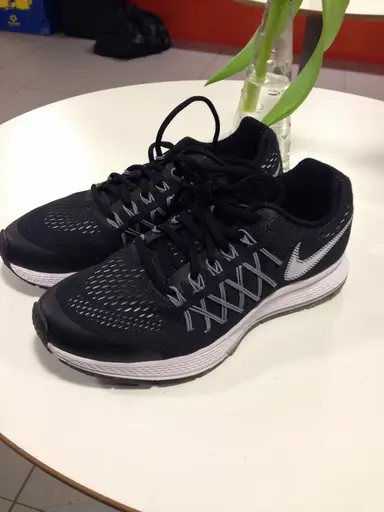 Nya snygga Nike skor saknar ägare.