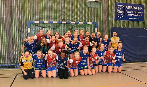 "Steg 4 - här kommer vi". Både Rosersberg och Arbrå HK grejade avancemang till stwg 4 14-15 mars 2015, efter helgens gruppspel i Bollnäs. Foto: Tomas Lindgren