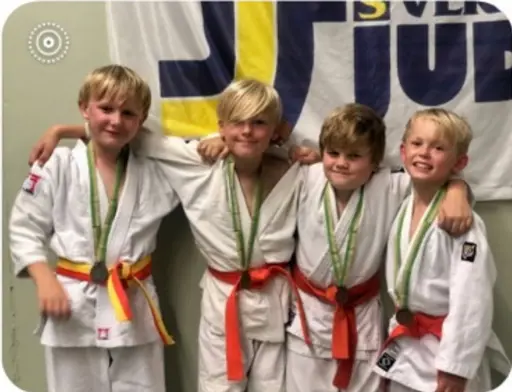 Harry, Allan, Sam, Viggo samt Daniel på silver plats.