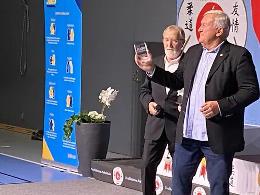 Lördagen den 18/11 mottog Bengt Judoförbundets tack för 50 år som tränare och ordförande. Nästa år fyller klubben 50 år!
