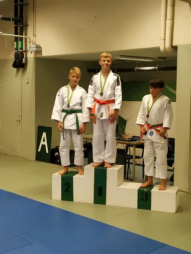 Harry, Allan, Sam, Viggo samt Daniel på silver plats.