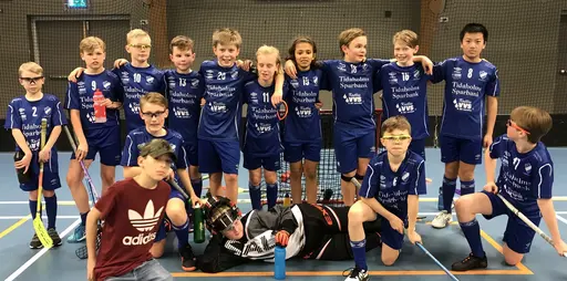 Fröjereds P07:or i Odenhallen, Falköping: Gustav, Fabian, Elias J, Albin Q, Simon Ö, Ville, Simon P, Jacob, Hannes, Simon B, Albin K, Ludvig, Anton, Elias V, Oscar.