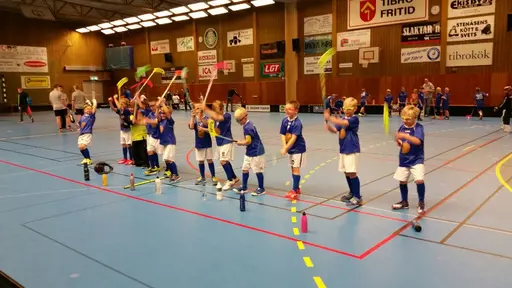 Jubel och tack för föräldrastödet från läktaren!