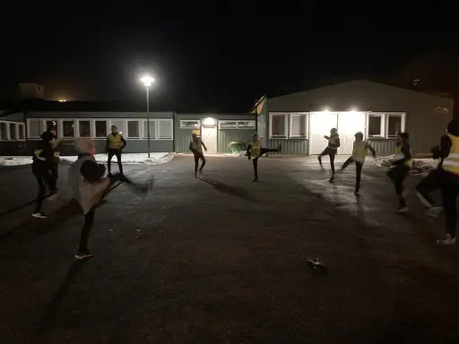 På ringleden sprang killarna för fort för att kameran skulle ta en skarp bild!