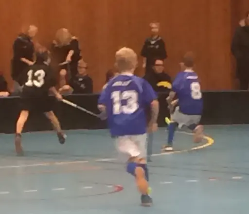 Glödhett spel trots utelåsta i -10 grader i 30 min. Imponerande!