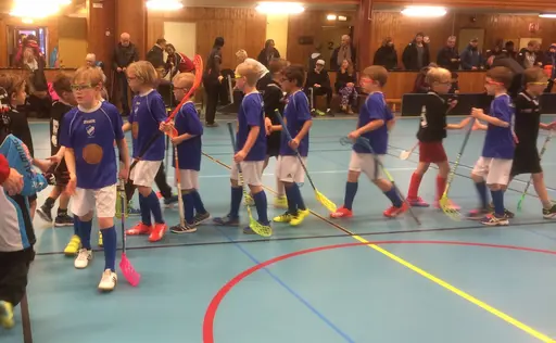 Glödhett spel trots utelåsta i -10 grader i 30 min. Imponerande!