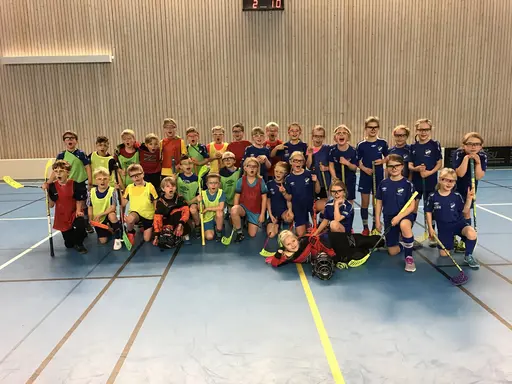 Grabbarna och tjejerna jublar ikapp efter en härlig match!