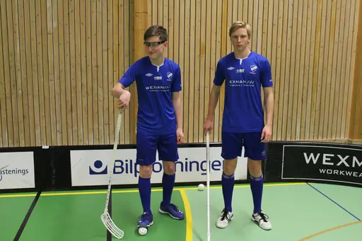 Fröjereds killar P02/01 inför match i sparbankshallen.