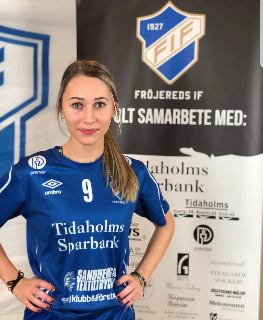 Thelma Stålhammar vänder hem till Fröjered .