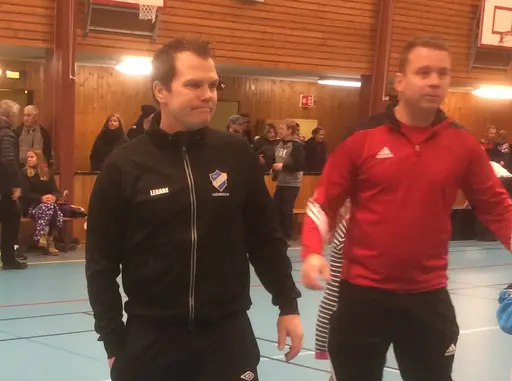 Glödhett spel trots utelåsta i -10 grader i 30 min. Imponerande!