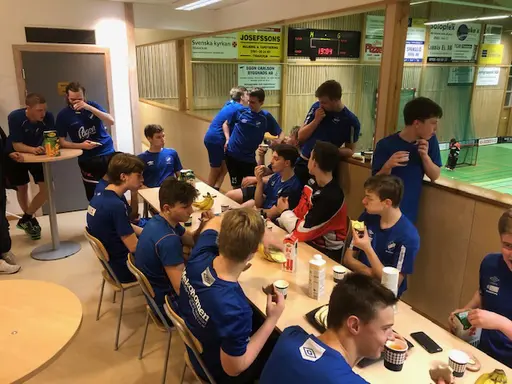 Tisdagsträning med fika och teori
