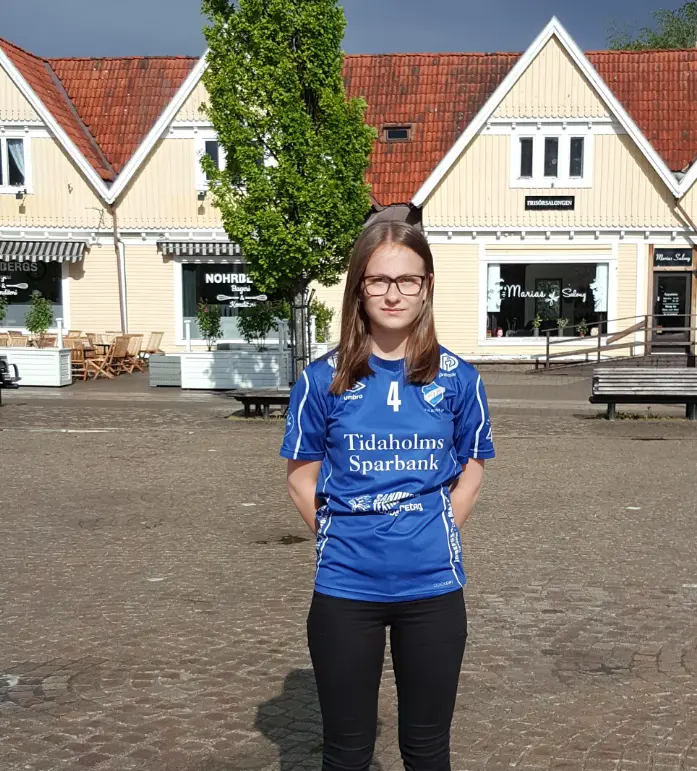 Ida Larsson från Skövde är klar för spel i Fröjered inför säsongen 19/20 .