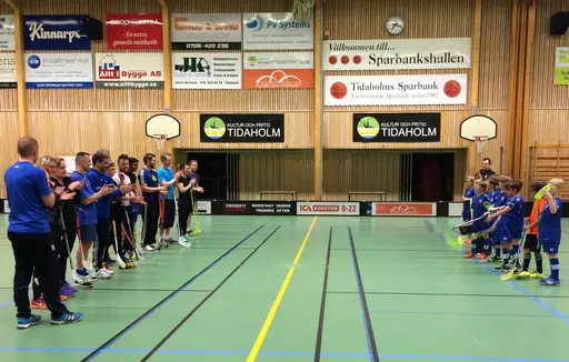 Föräldrarna fick bekänna färg mot barnen!