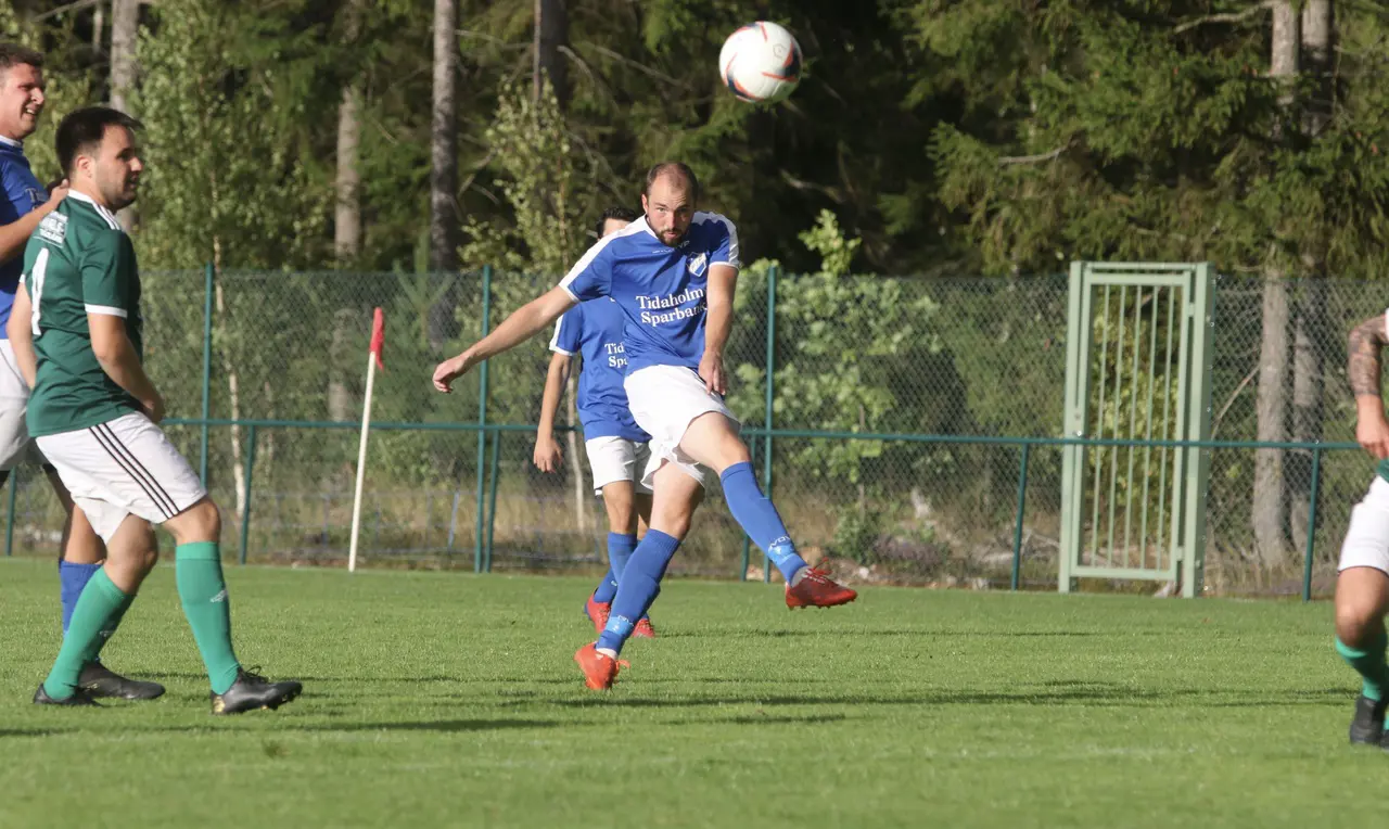 Andreas Dahlén gjorde FIF:s 1–3-mål i matchen mot Tibro AIK.