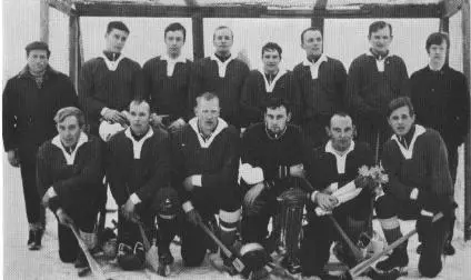 Fröjereds seriesegrande lag i Västgöta-Bladets pokalserie 1969. Främre raden fr. r. Kurt Pettersson, Keith Ljungberg, Eskil Andersson. Agne Andersson, Lennart Frejdh, Karl-Åke Gustavsson.