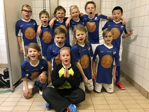 Isac, Erik, Albin, Elias, Simon Ö, Simon B, Ludwig, Jacob, Viktor, Wilmer och Anton jublar i Lidköping!
