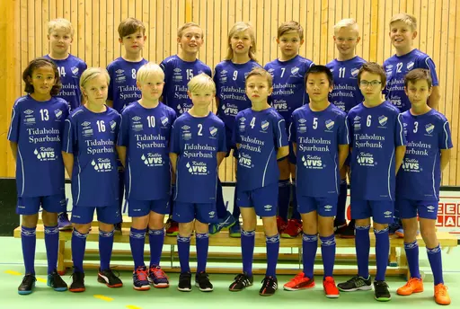 Snygga Fröjeredsgrabbar i de nya matchställen! Staffan, Stefan, Henrik, Tim, Albin, Ludvig, Fabian, Jacob, Elias J, Simon Ö, Simon P, Ville, Anton, Simon M, Elias V, Simon B, Adam, Zlatan.