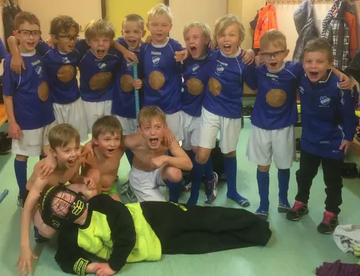 Glödhett spel trots utelåsta i -10 grader i 30 min. Imponerande!