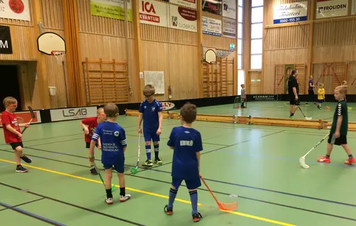 Föräldramatch, prisutdelning och korvätning stod i fokus på 09-avslutningen.