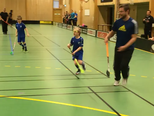 Föräldrarna fick bekänna färg mot barnen!