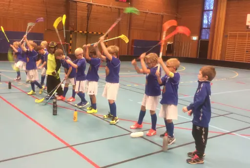 Glödhett spel trots utelåsta i -10 grader i 30 min. Imponerande!