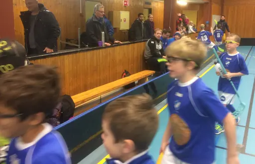 Glödhett spel trots utelåsta i -10 grader i 30 min. Imponerande!