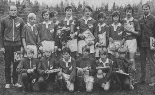 Den kanske största idrottsliga framgången för FIF:s ungdomar togs 1970. Fröjereds framgångsrika 14-årslag efter segern i Skaraborgscupen.