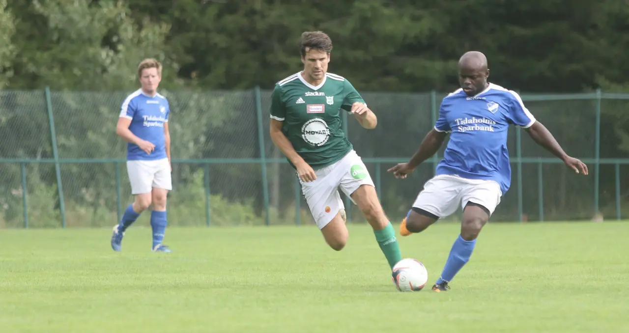 Vincent Nwadike gjorde ett av FIF:s två mål på serieledaren IFK Värsås.