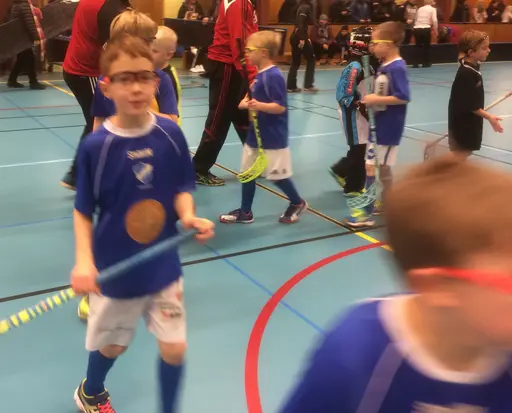 Glödhett spel trots utelåsta i -10 grader i 30 min. Imponerande!