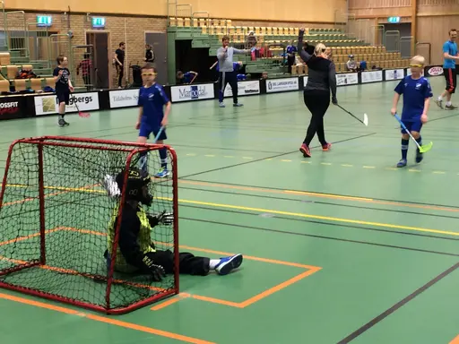 Föräldrarna fick bekänna färg mot barnen!