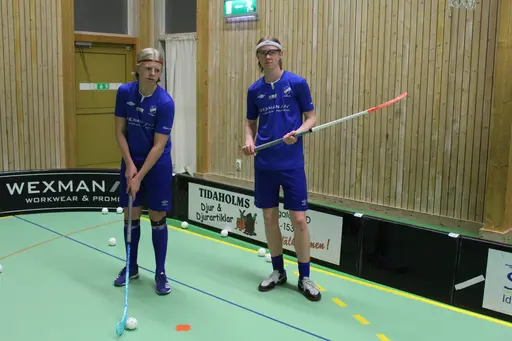 Fröjereds killar P02/01 inför match i sparbankshallen.