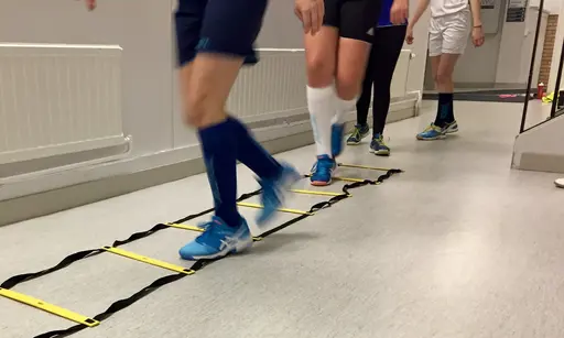 Snabba fötter, styrka och kontroll på knä & leder