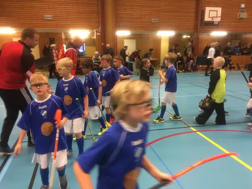 Glödhett spel trots utelåsta i -10 grader i 30 min. Imponerande!