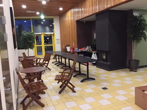 Lugnet före stormen, Relaxen klar för funktionärsfika, maten från Flygfyren väntar på att plockas in, alla fick plats, insim pågår...