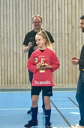 Bilder från ungsdomsavslutningen med innebandyturnering och prisutdelning