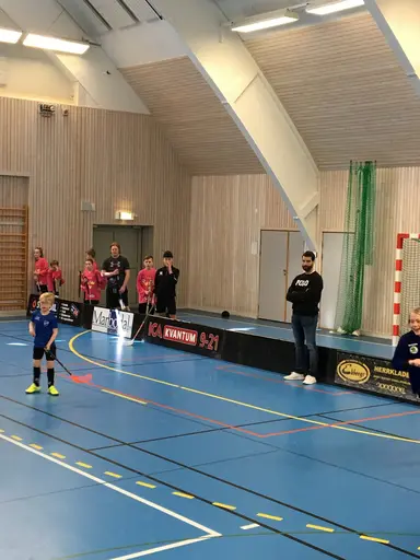 Bilder från ungsdomsavslutningen med innebandyturnering och prisutdelning