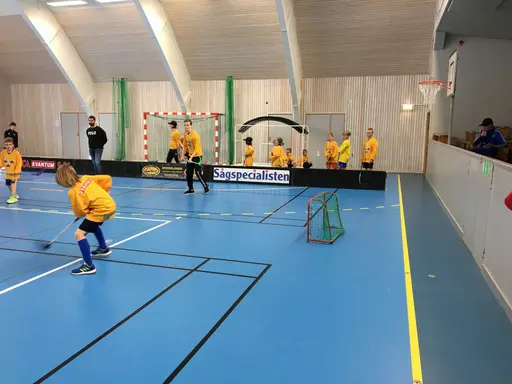 Bilder från ungsdomsavslutningen med innebandyturnering och prisutdelning