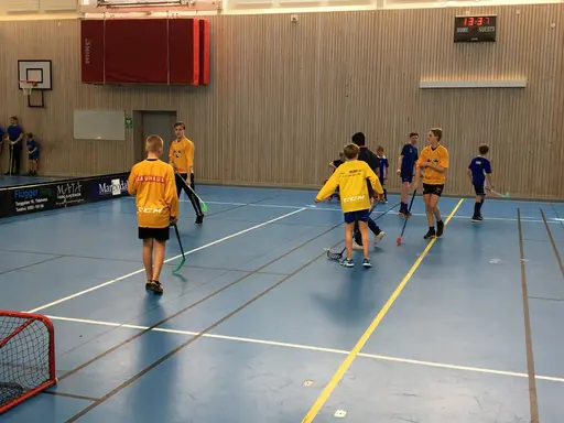 Bilder från ungsdomsavslutningen med innebandyturnering och prisutdelning