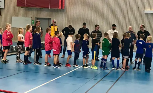 Bilder från ungsdomsavslutningen med innebandyturnering och prisutdelning
