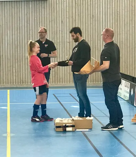 Bilder från ungsdomsavslutningen med innebandyturnering och prisutdelning